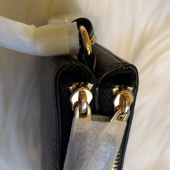 Authentic Coach double zip wallet - Picture 4 of 4